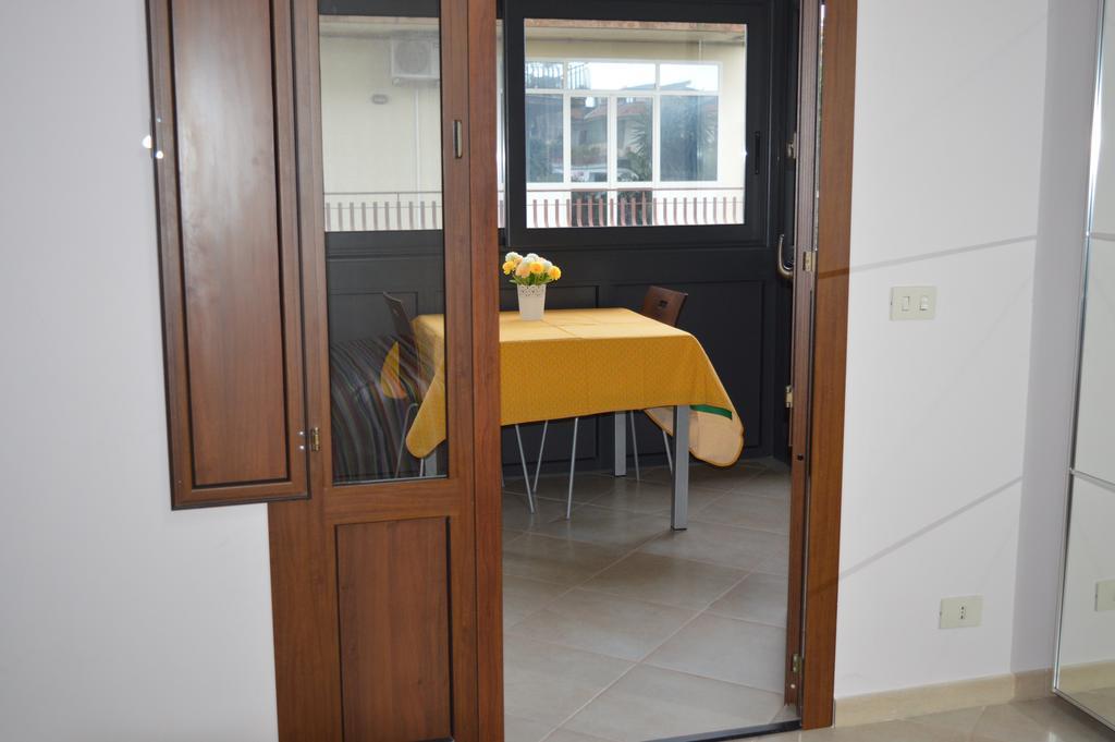 Appartamenti Sole Delle Aci Aci SantʼAntonio 外观 照片